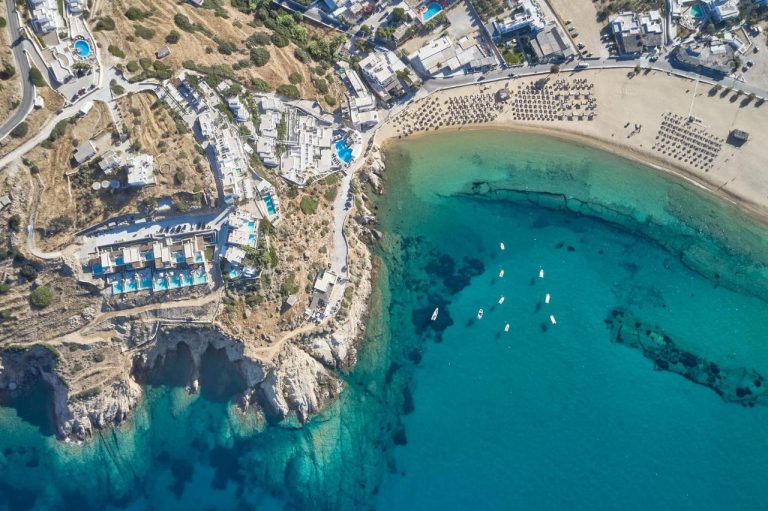 חופשה באיוס, יוון מציעה שילוב מושלם של נופים מדהימים, חיי לילה תוססים ומורשת תרבותית עשירה