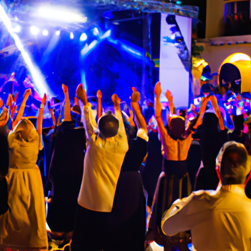 מקומיים ותיירים כאחד נהנים מפסטיבל ריקודים יווני מסורתי