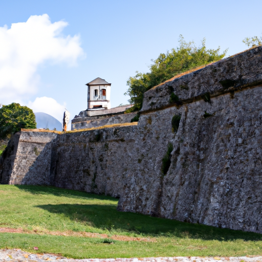 החומות והמגדלים המרשימים של טירת יואנינה